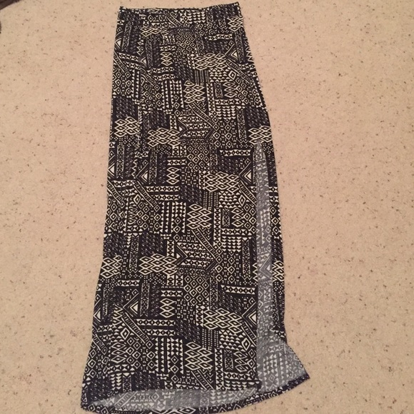 Nollie brand tribal black and white Maxi skirt
