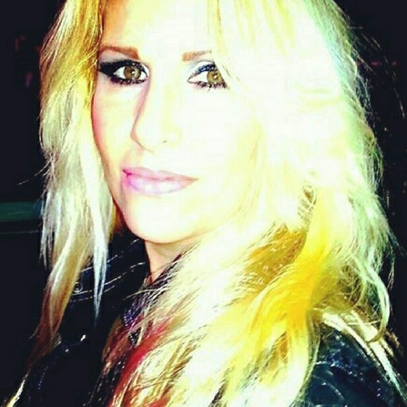 Meet your Posher, Leigh-Jay - Picture 2 of 7