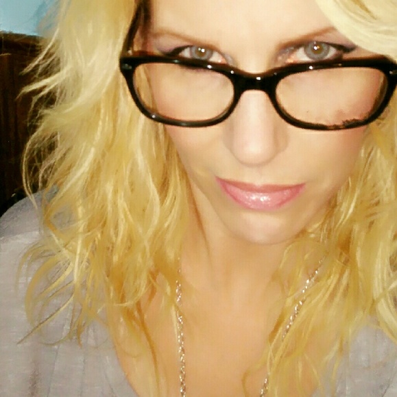 Meet your Posher, Leigh-Jay - Picture 5 of 7