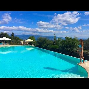 Meet your Posher, Raquel