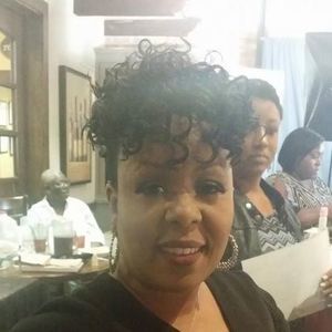 Meet your Posher, Monique