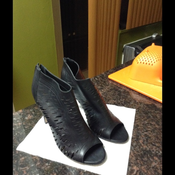 SEXY BLACK LEATHER OPEN TOE ZIPPER IN BACK