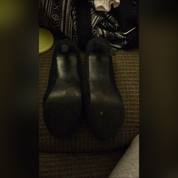 Black high heels - Picture 2 of 2