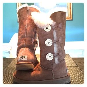 Authentic Size 6 UGG Bailey Boot
