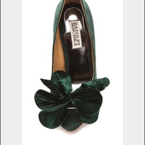 Badgley Mischka mistletoe Pump