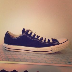 Mens black size 10 low top sneakers