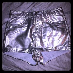 💥SOLD💥 Black pleather high waisted shorts