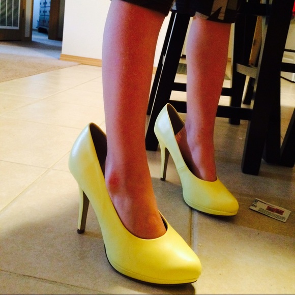 Yellow Highheels
