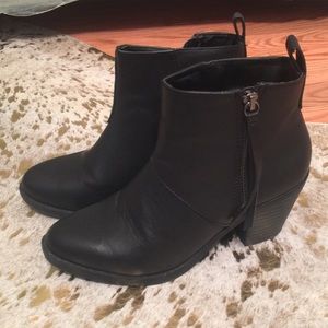 Black Bootie sz 5.5