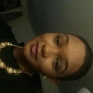 Meet your Posher, Gloria