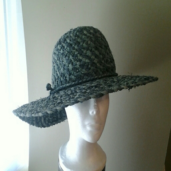 Textured Straw hat - Picture 2 of 4