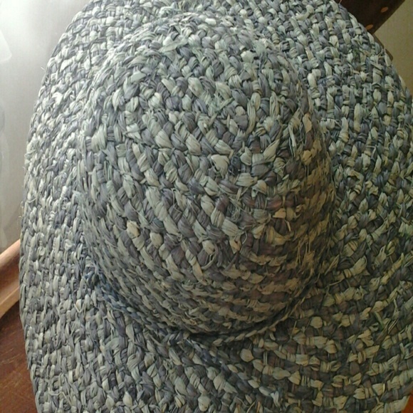 Textured Straw hat - Picture 3 of 4