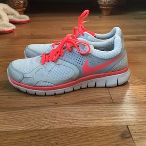 NIKE FREE SNEAKERS