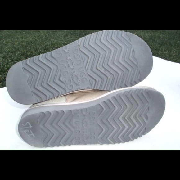 UGG Australia Classic Short Pink Sheepskin Boots - Picture 2 of 4