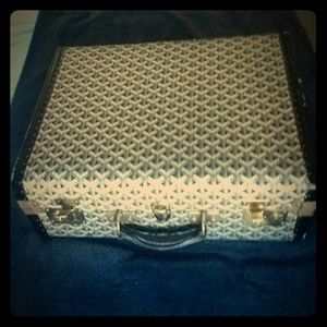 Gorgeous 1950 vintage silk Authentic Goyard Thunk
