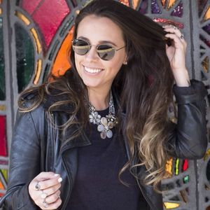 Meet your Posher, Angelis