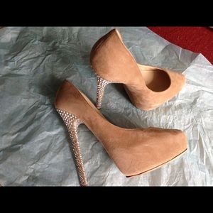 SALE💥 Jimmy Choo London nude suede 112ESAM pumps