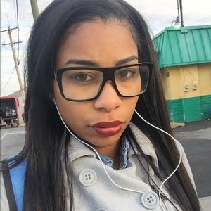 Meet your Posher, De'ja