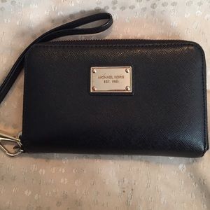 Authentic Michael Kors wristlet