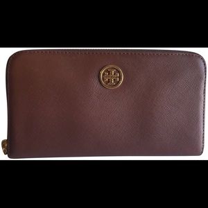 NOT FOR SALE!!! Tory Burch Robinson zip wallet