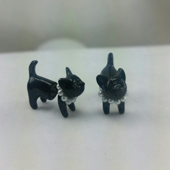 Cat's With Pearl Necklace