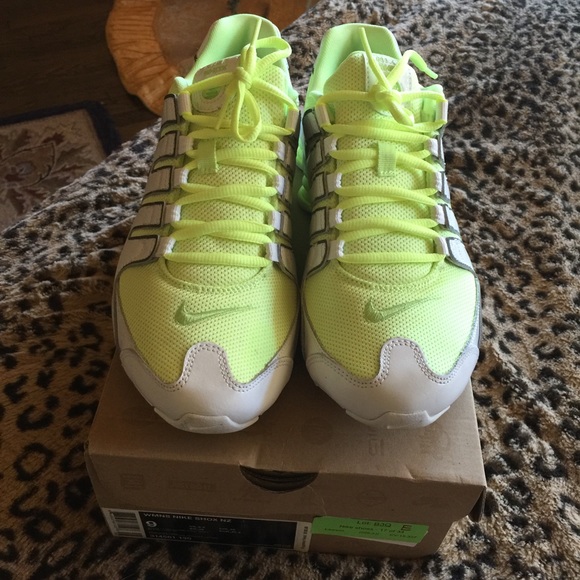 Women's Nike Shox NZ size 9 worn once!