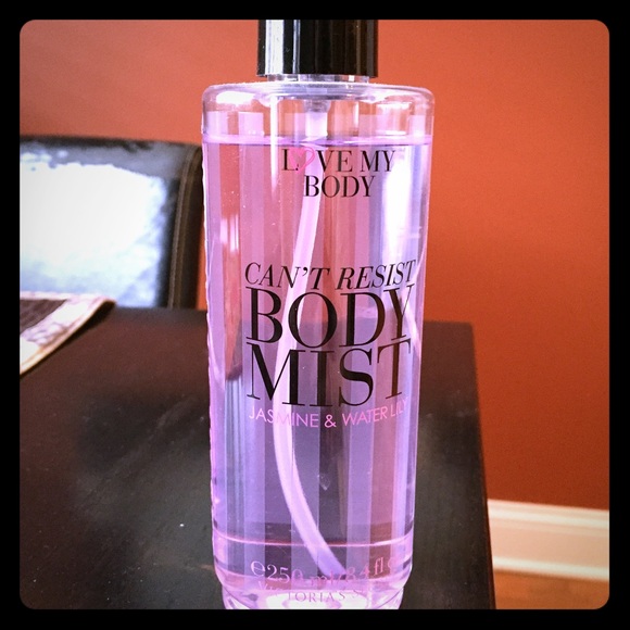 💜NEW💜Victoria's Secret Can't Resist Body Mist