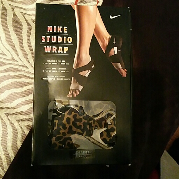 Nike Studio Wrap