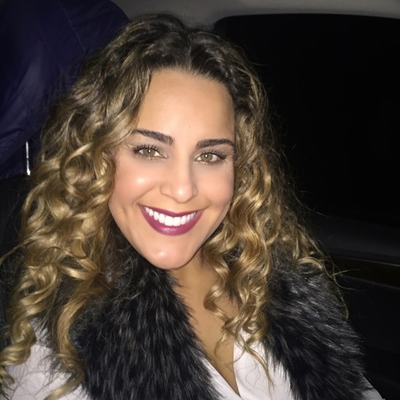 Meet your Posher, Raquel