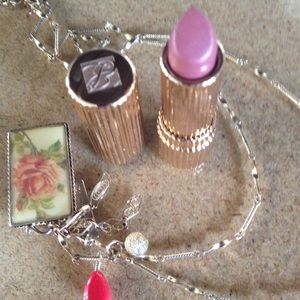 Estee Lauder Signature Lipstick. Plum Frost.