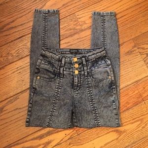 Jeans high waisted. New!