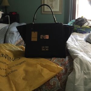 New never been used gorgeous black Valentino Bag..