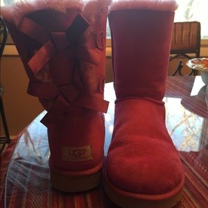 Bailey bow Fushia uggs