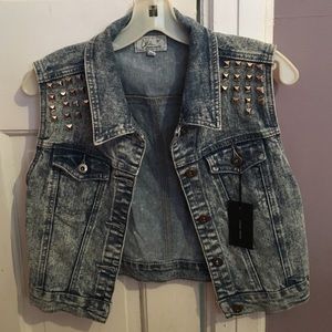 Jean jacket with rhyme stones