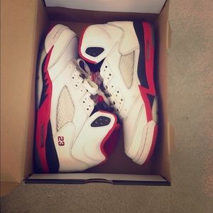 Jordan Retro 5 (Fire Red)