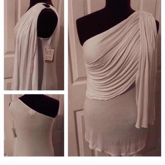Halter top w/gold ring
