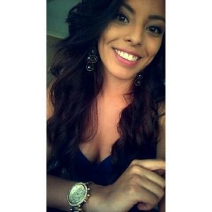 Meet your Posher, Alejandra