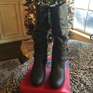 Rialto Glendale Boots like new size 9m