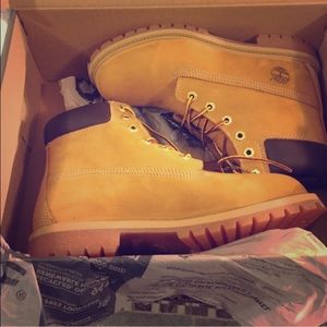 BRAND NEW NEVER WORN Wheat Timbs