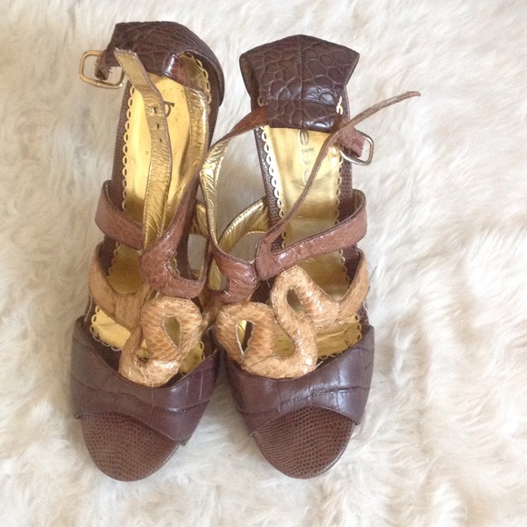 Bebe strappy tan open toe  heels - Picture 2 of 4