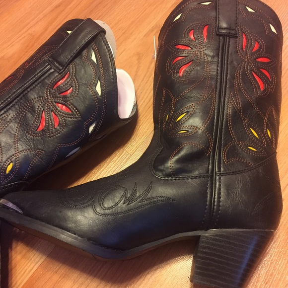 Dingo by Dan Post Cowgirl Boots. - Picture 2 of 5