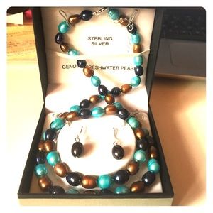 Freshwater pearl Necklace & Earrings