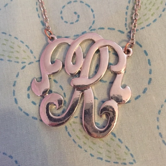 Monogram R necklace - Picture 2 of 2
