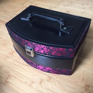 Three-tier jewelry box / case