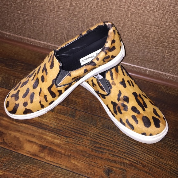 🎀Leopard Steve Madden Slip Ons