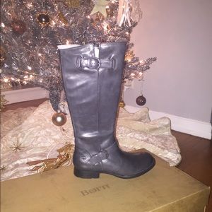 NWT grey genuine leather Born Boots