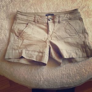 American Eagle Mid shorts