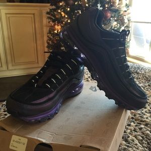 Women's Air Max 24-7 WORN ONCE size 9.5