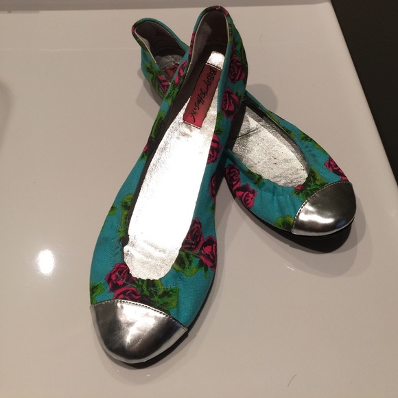 turquoise flower shoes 84 betsey johnson shoes betsey johnson turquoise turquoise flower shoes 84 betsey johnson shoes betsey johnson turquoise