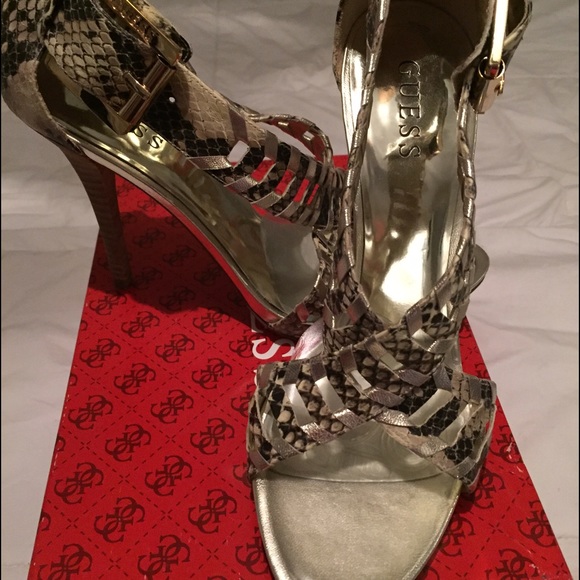 💰PRICE DROP💰Guess Strapped Pumps/Sandals